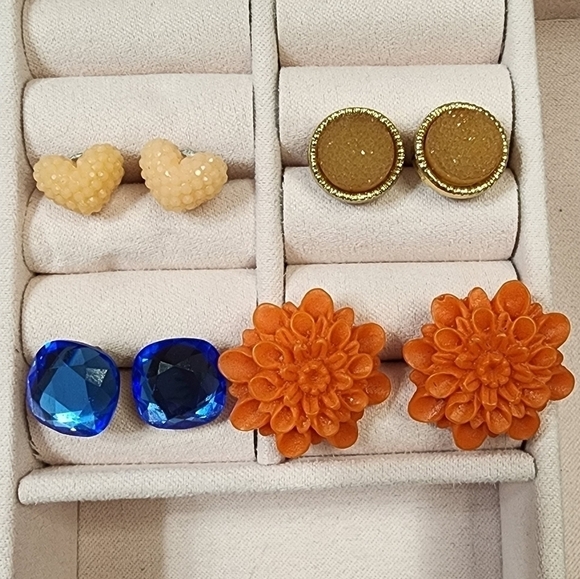 Beautiful earrings bundle of blue Studd, Heart, flower and druzy earrings - Picture 1 of 5